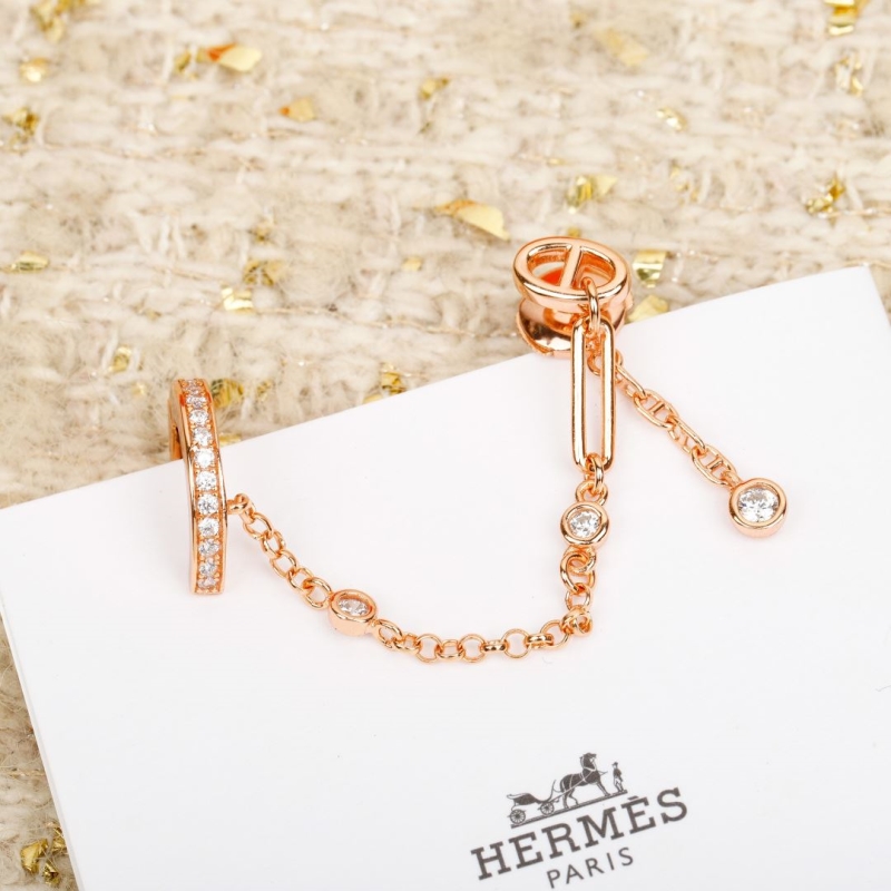 H**me5 earrings